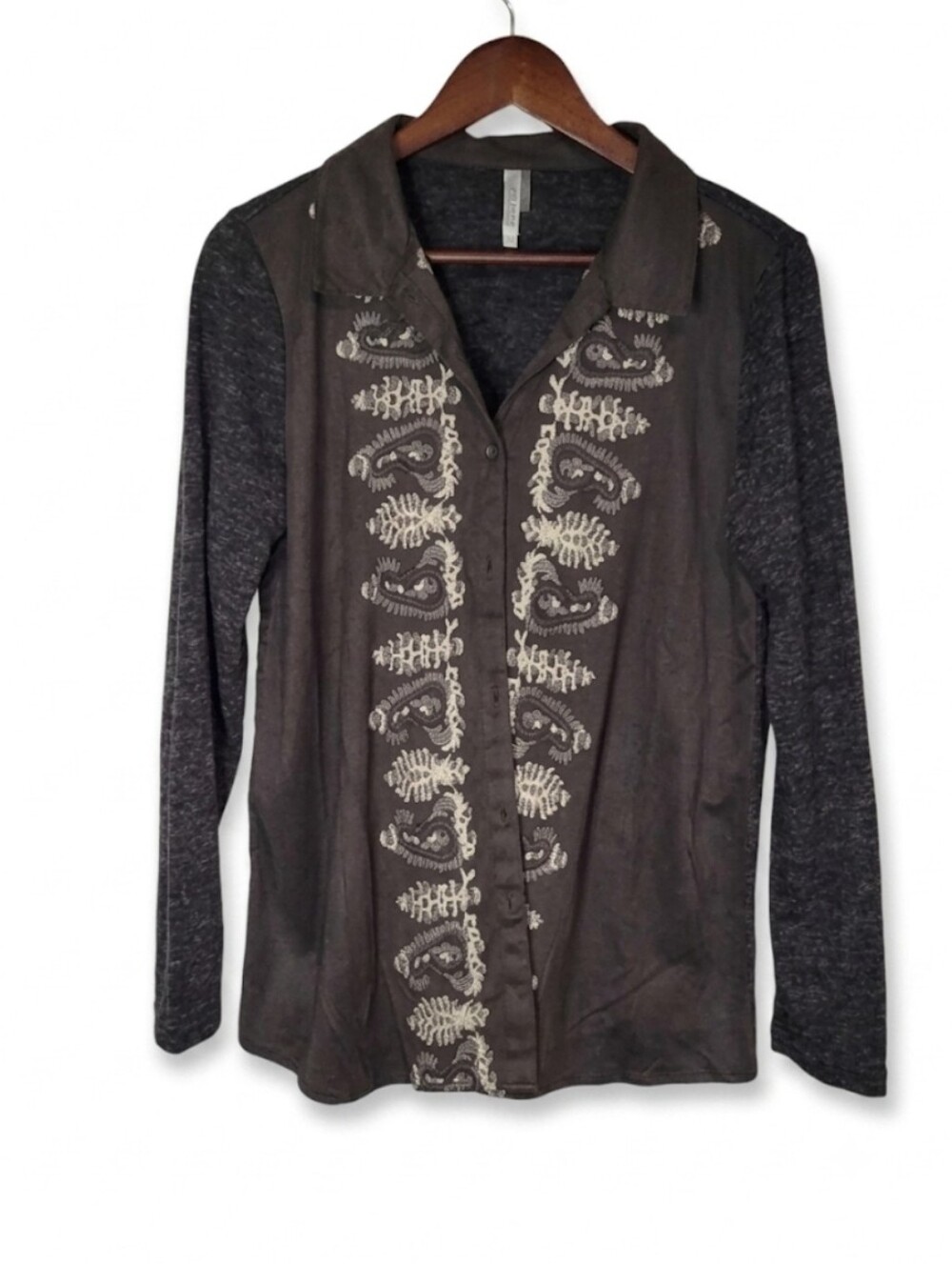 Monoreno‎ embroidery sweater like button down